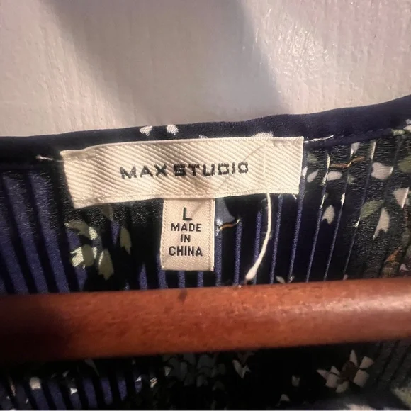 Max Studio Dark Blue Floral Blouse - Large - NWOT - Picture 2 of 8